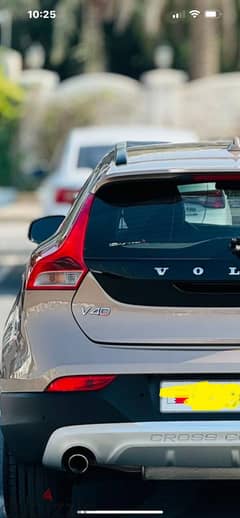 Volvo V40 2013 excellent condition 0