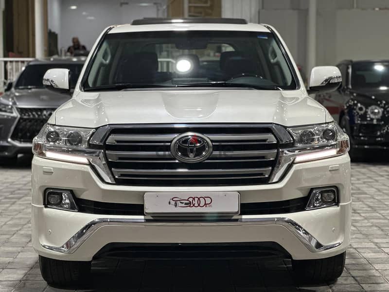 Toyota Land Cruiser 2016 GXR V8 1