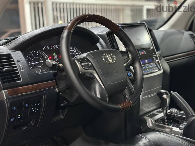 Toyota Land Cruiser 2016 GXR V8 4