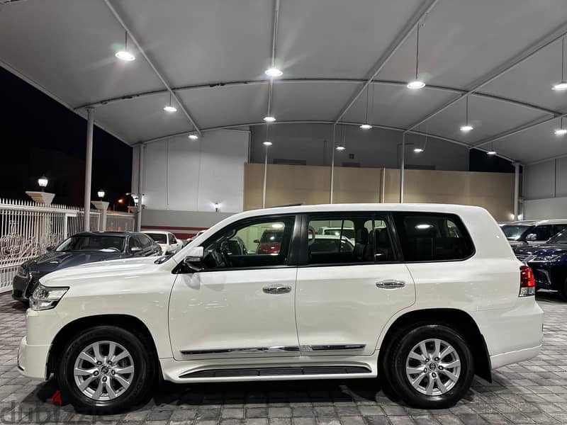 Toyota Land Cruiser 2016 GXR V8 8