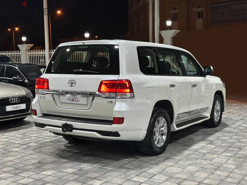 Toyota Land Cruiser 2016 GXR V8 9