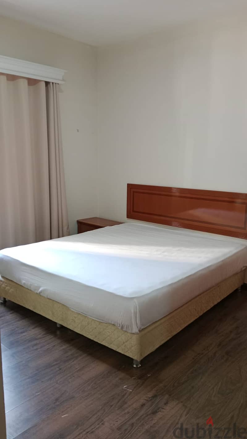 Bed space for rent in 2 BHK flat - 6 bed space available 1