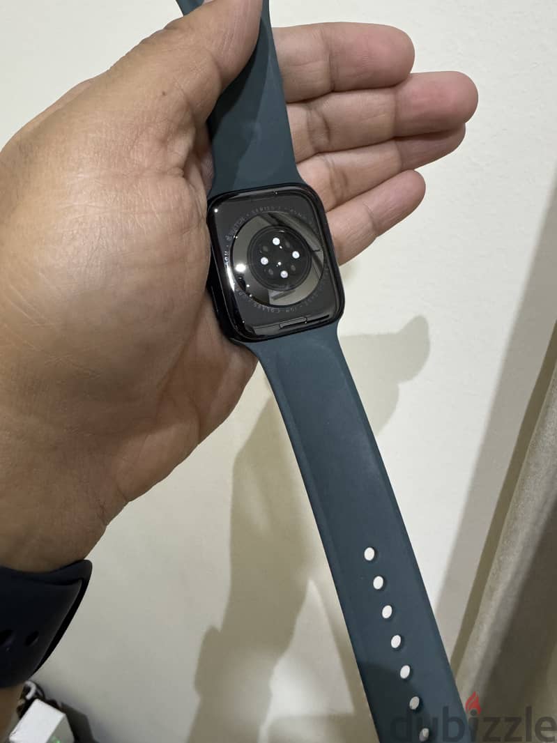 Apple Watch Series 7 (45mm) Space Grey 7