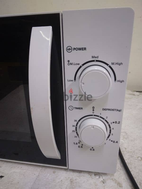 ALMOST NEW MICROWAVE MEDIA 20LITRE 3