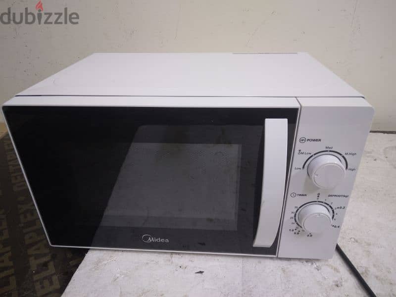 ALMOST NEW MICROWAVE MEDIA 20LITRE 4