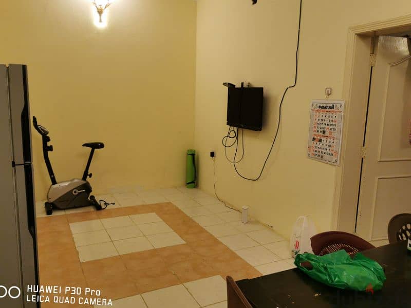 Spacious 2 BHK AVAILABLE Flat WITH ALL THE HOUSE HOLD ITEMS. From Jan 2