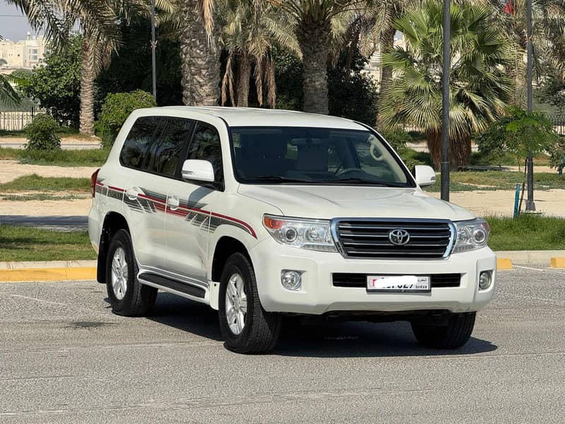 Toyota Land Cruiser G 2013 white 0