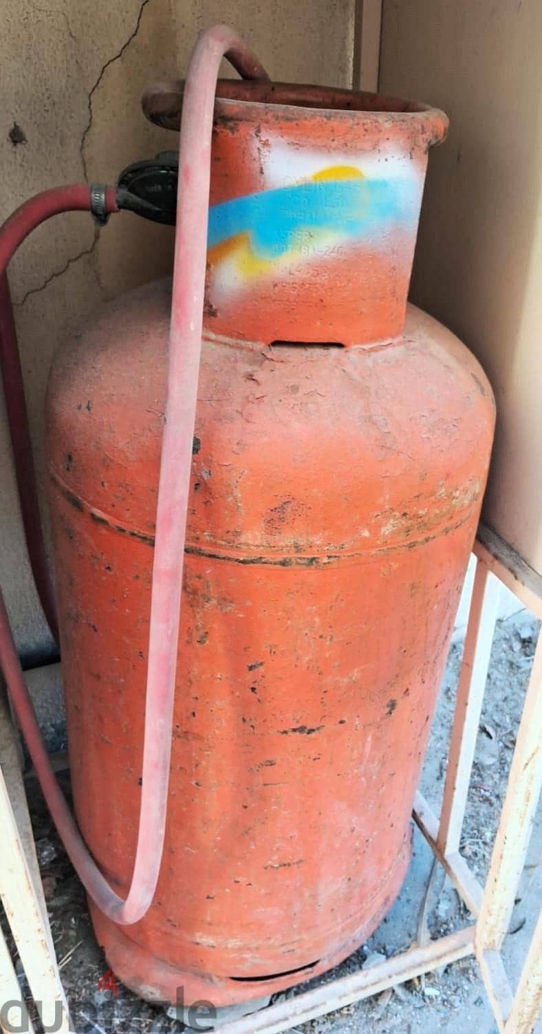 22 KG Gas Cylinder with Regulator and also Sanford 2-Burner Stove 1