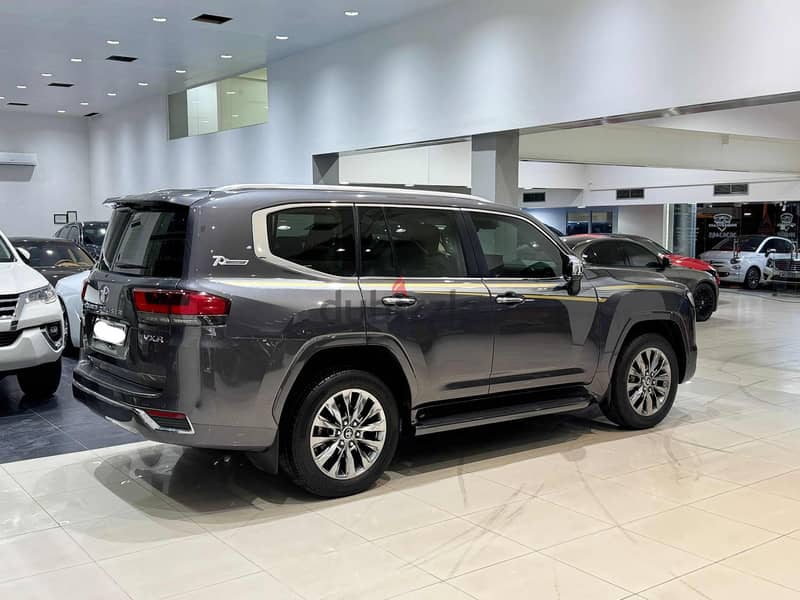 Toyota Land Cruiser VX 2022 Grey 5