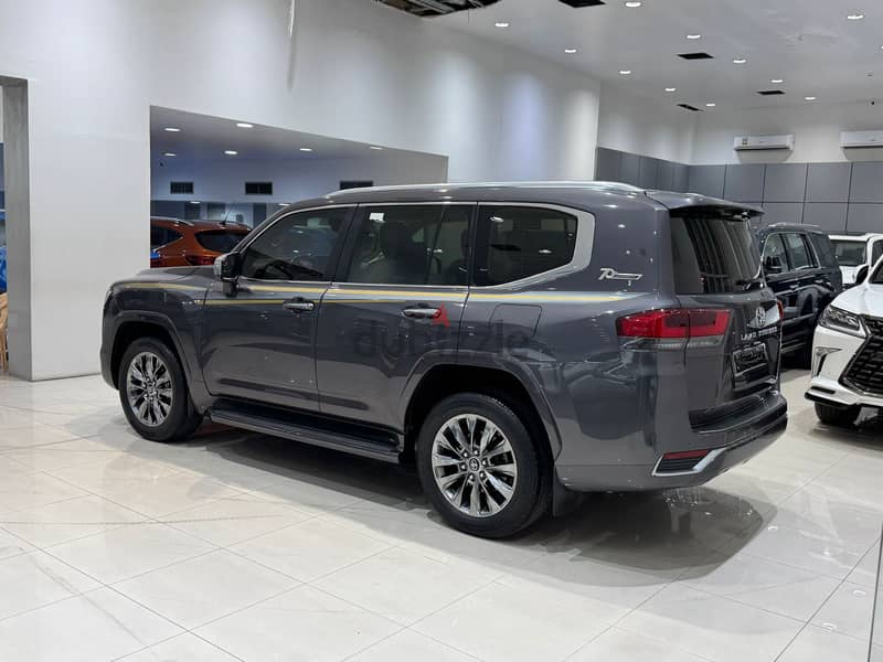 Toyota Land Cruiser VX 2022 Grey 6