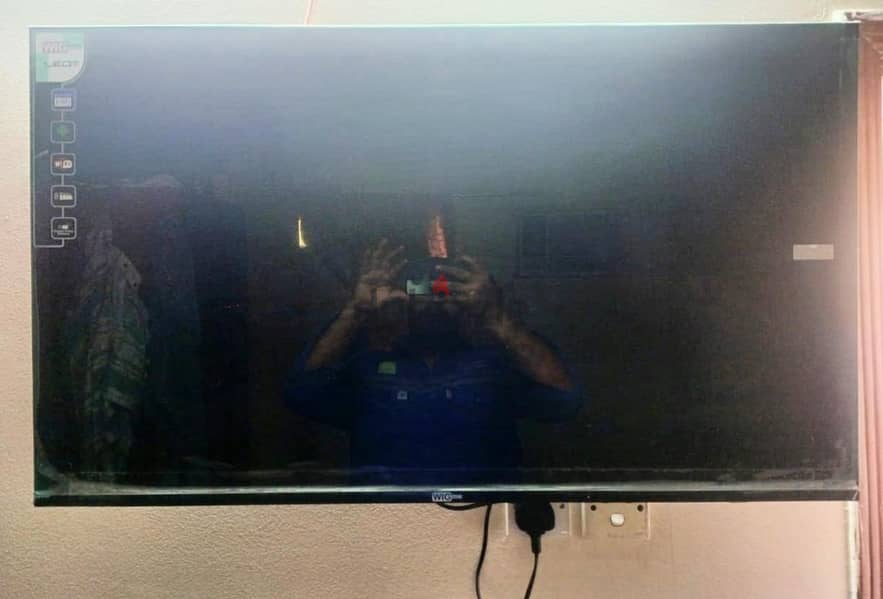 43 inch Full HD Smart TV and Mount Kit (Excellent Condition) 2