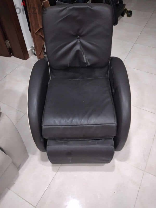 OSIM FOOT AND BODY MASSAGE CHAIR 1