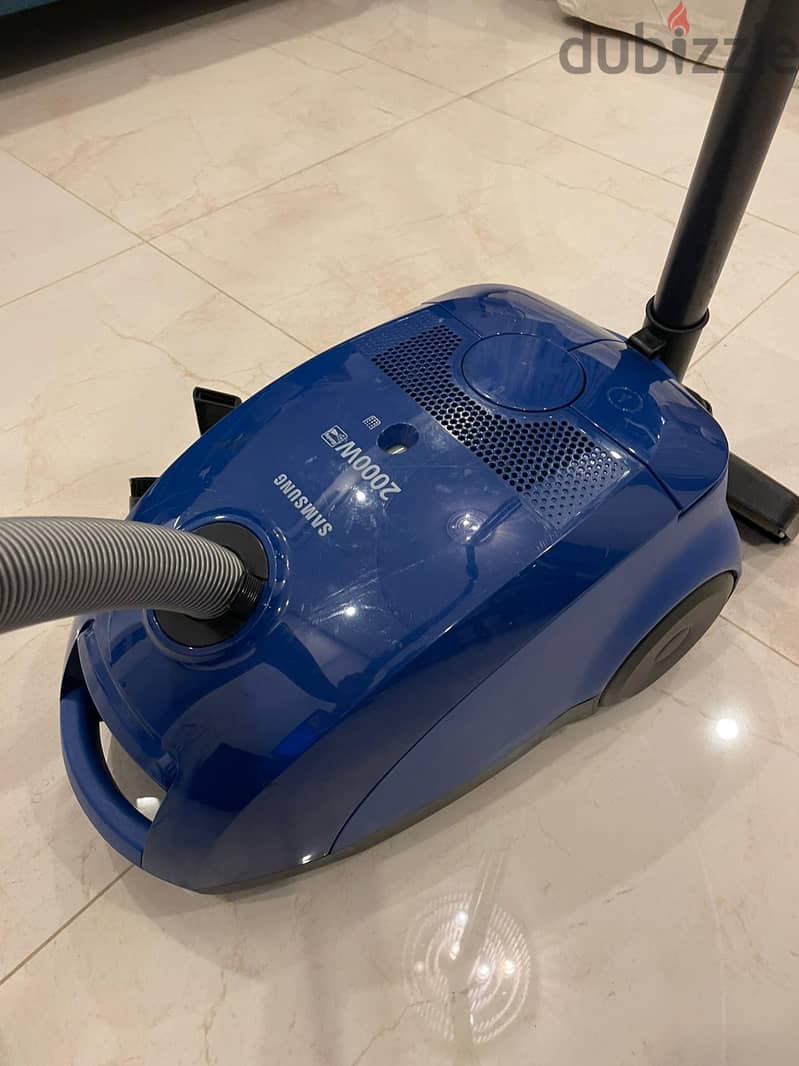 Samsung Vacuum Cleaner 2200W, Same like new 1