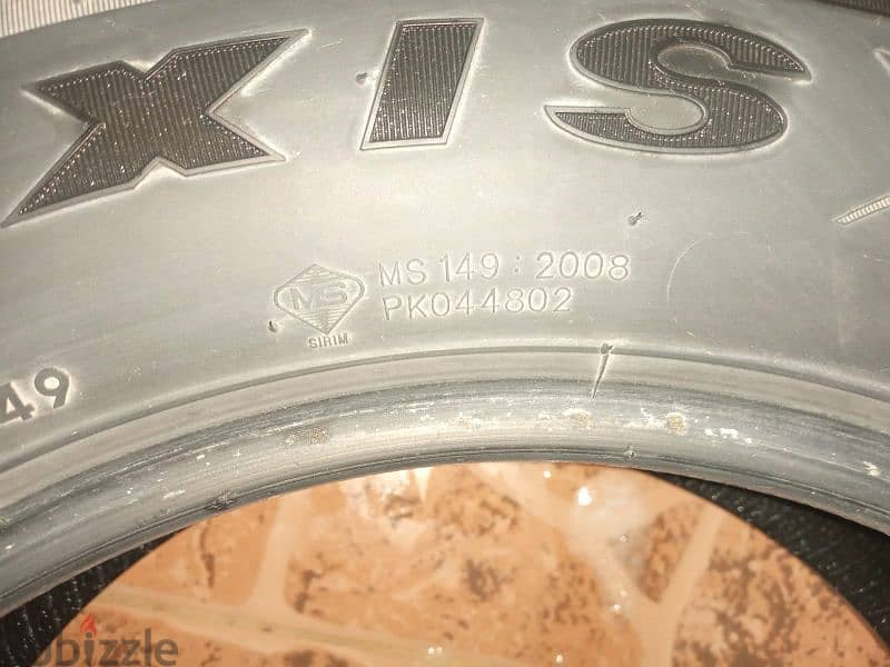 يوجد عدد تاير واحد مقاس 216/60R/16 بحالة ممتازة ونظيف سعر الواحد ھ 6