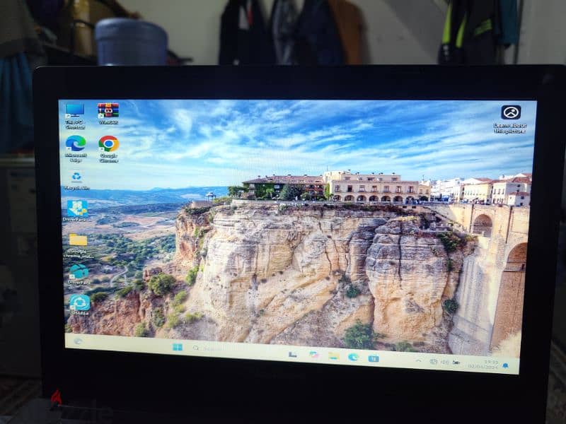 Lenovo Leptop G40 Cori5 5Gn RAM 8 GB SSD 260 2