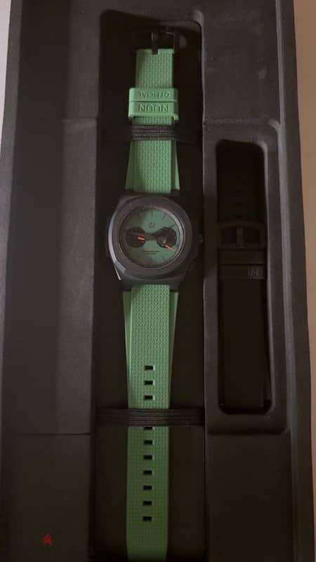 nuun watch  ساعة نون 1