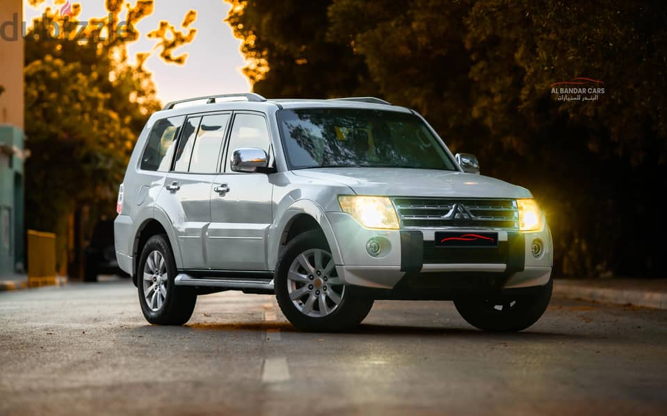 Mitsubishi Pajero 2011 FULL OPTION EXCELLENT CONDITION - WHITE 0