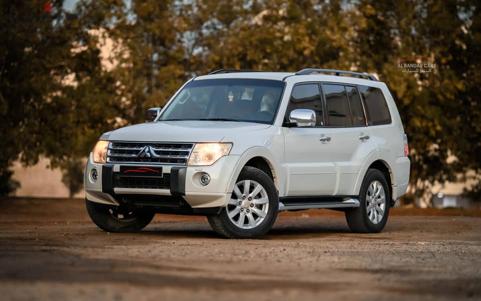 Mitsubishi Pajero 2011 FULL OPTION EXCELLENT CONDITION - WHITE 2