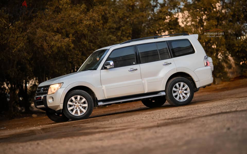 Mitsubishi Pajero 2011 FULL OPTION EXCELLENT CONDITION - WHITE 4