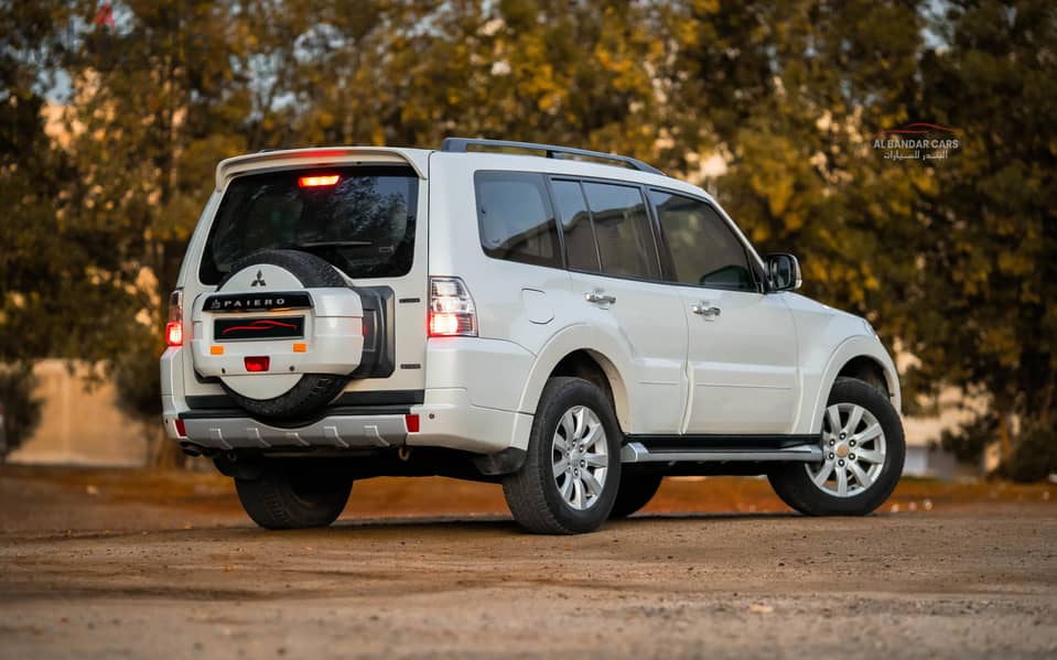 Mitsubishi Pajero 2011 FULL OPTION EXCELLENT CONDITION - WHITE 5