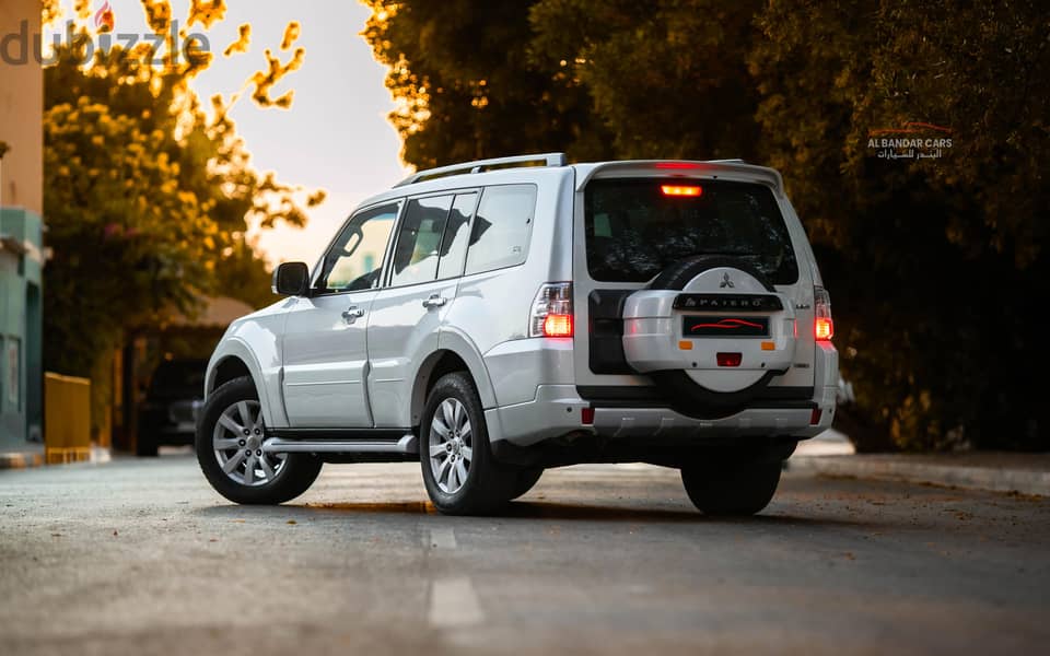 Mitsubishi Pajero 2011 FULL OPTION EXCELLENT CONDITION - WHITE 6