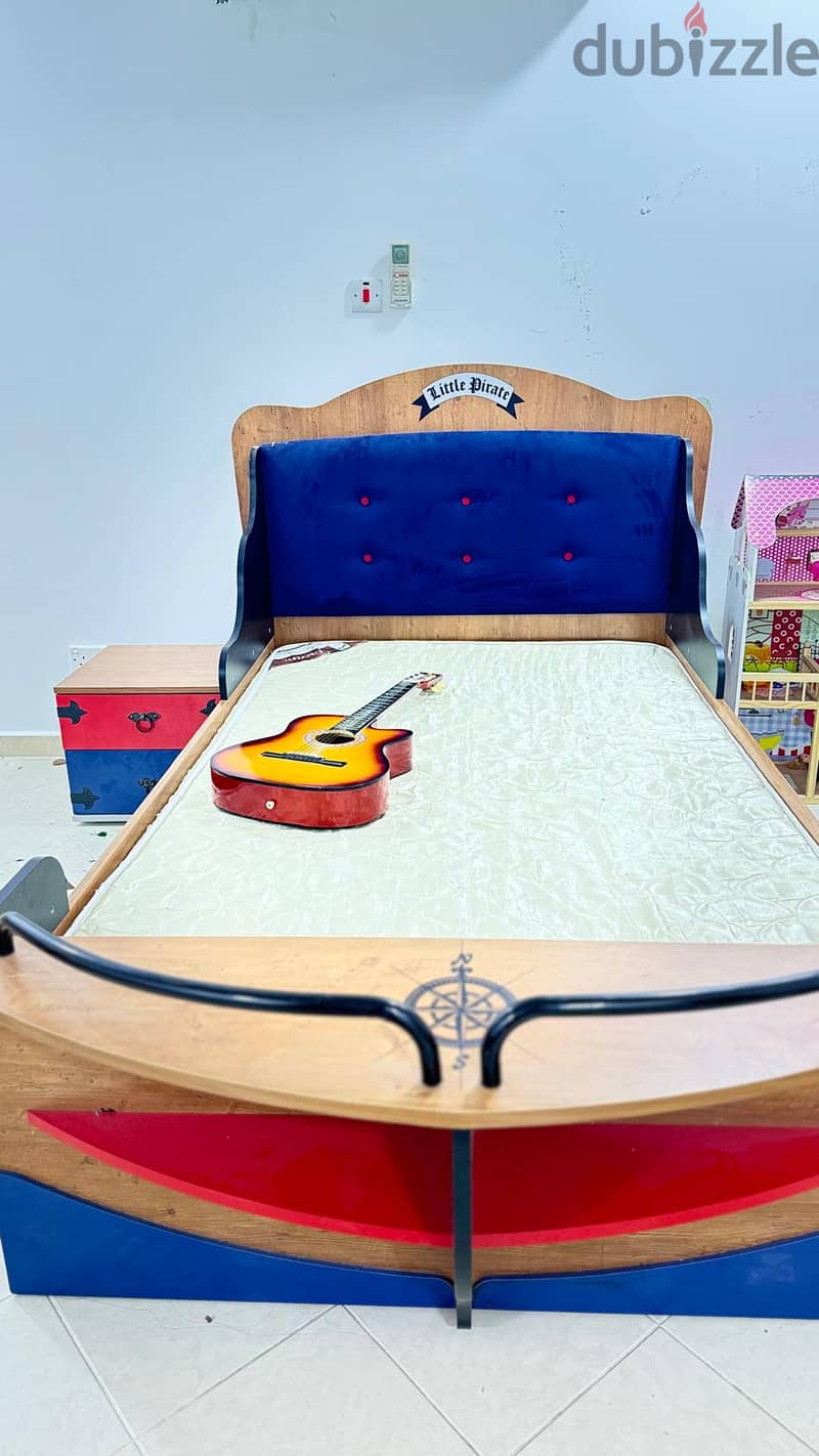 Baby boy bed in good condtion 3