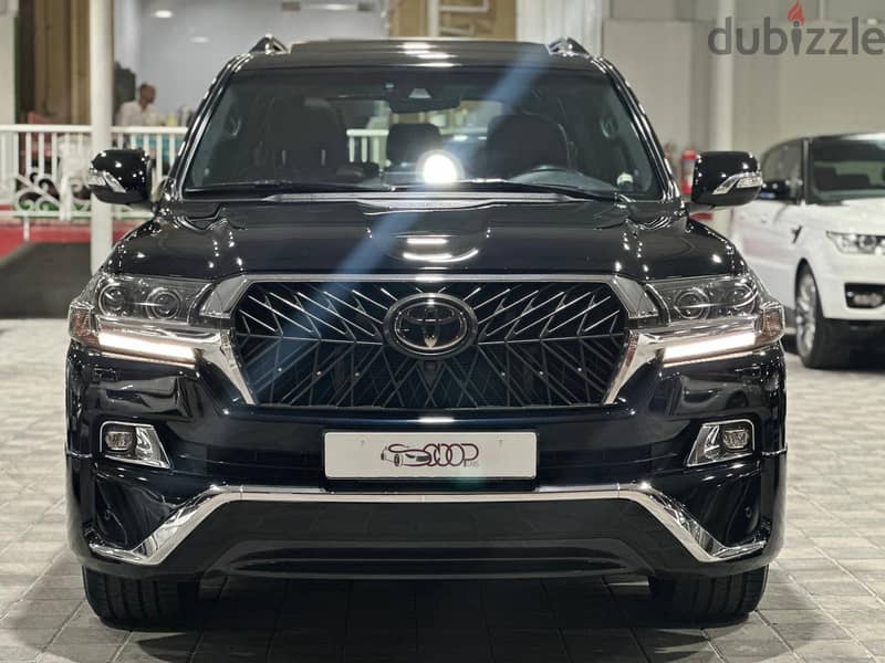 Toyota Land Cruiser 2017 VXS BLACK EDITION 1