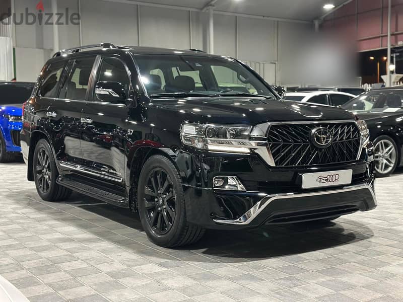 Toyota Land Cruiser 2017 VXS BLACK EDITION 2