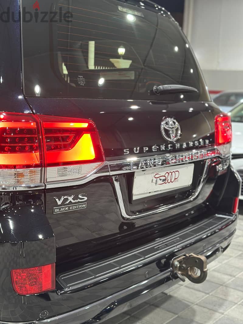 Toyota Land Cruiser 2017 VXS BLACK EDITION 12