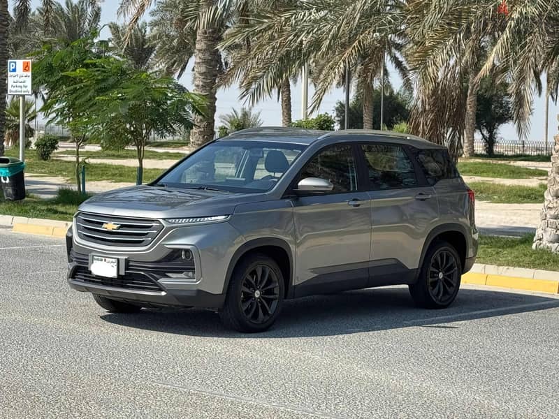 Chevrolet Captiva 2022 grey 1