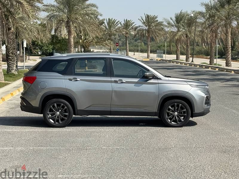 Chevrolet Captiva 2022 grey 2