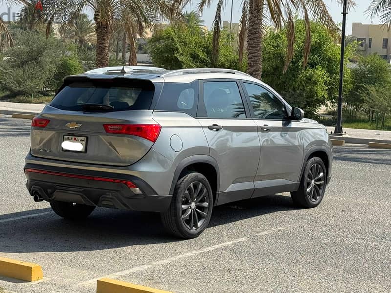 Chevrolet Captiva 2022 grey 6