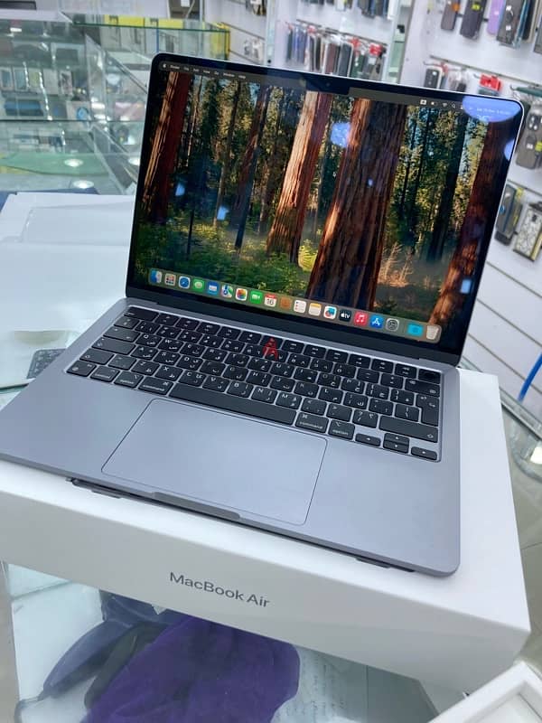 MacBook Air 13 inch with apple M3 chip 0