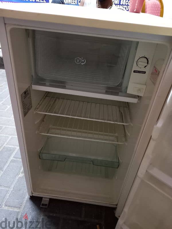 LG FRIDGE CONDITIONS LIKE NEW 1