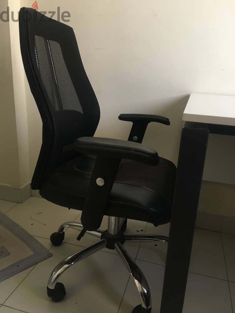 High Quality Revolving office chair 0