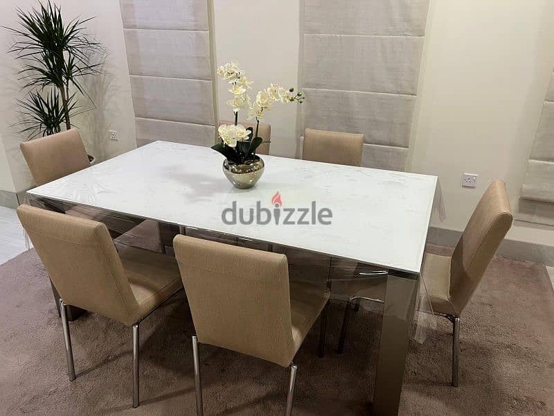 Dinning table 0