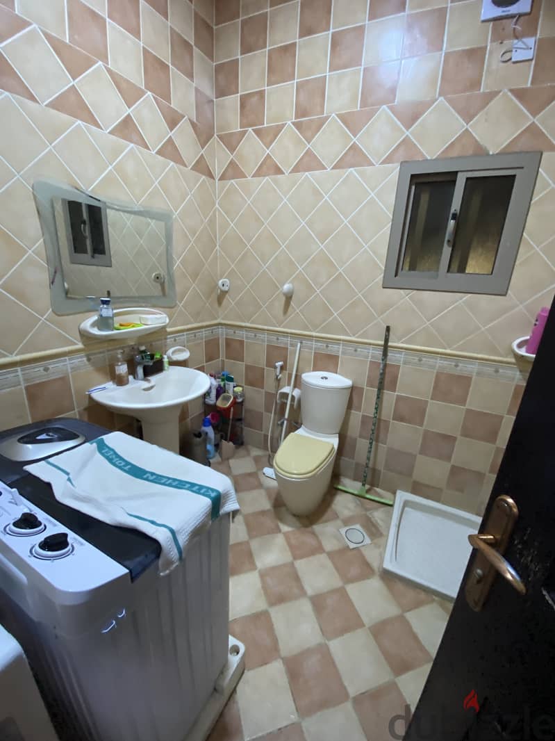 65Bd partition Roomfor rent for lady's 5