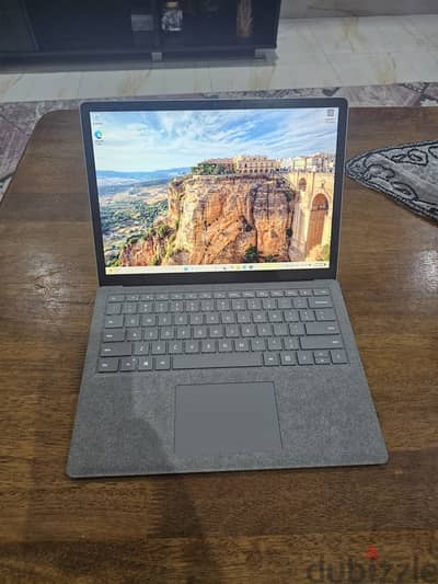 Microsoft Surface laptop core i7 16GB 512GB SSD