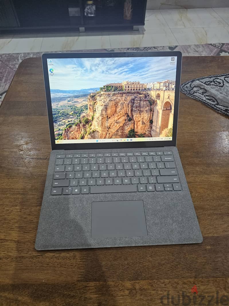 Microsoft Surface laptop core i7 16GB 512GB SSD 0