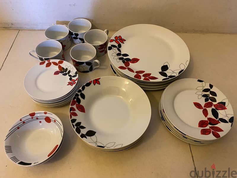 Beautiful 35-Piece Dinnerware Set – Just 7 BHD! 1