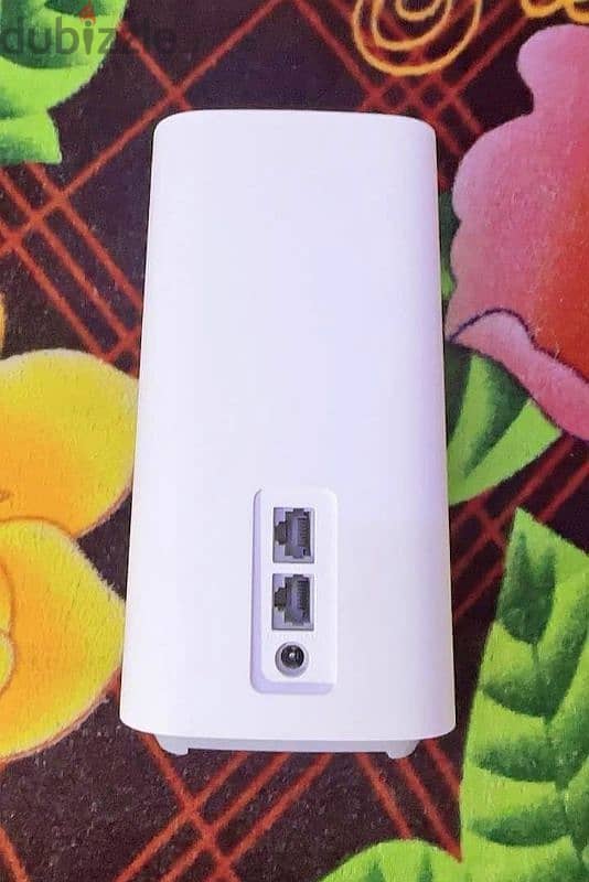 Huawei 5G cpe 5 wifi 6 Router for sale in excellent condition 1