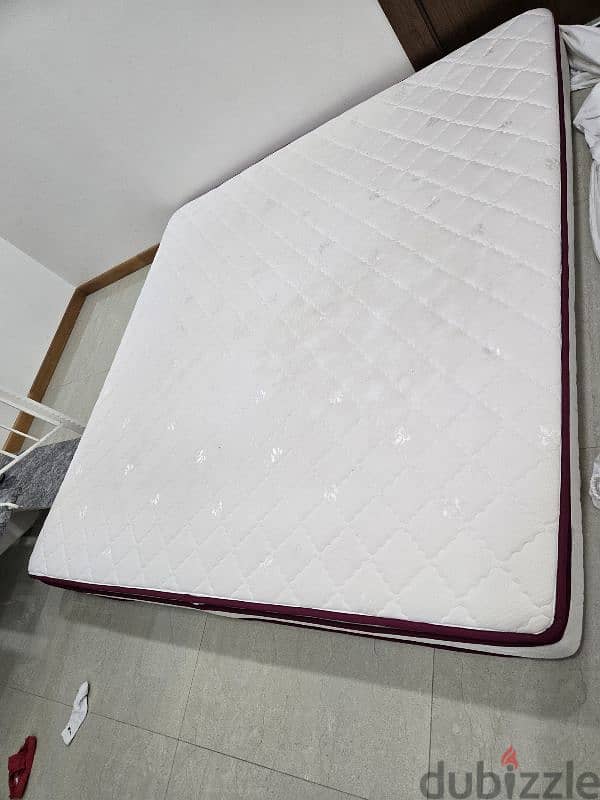 2mtr by 2mtr matress for sale used only 4 months 3