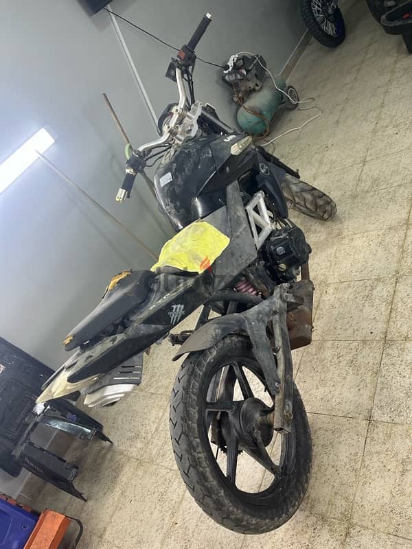 للبيع دراجه um 250 cc 0