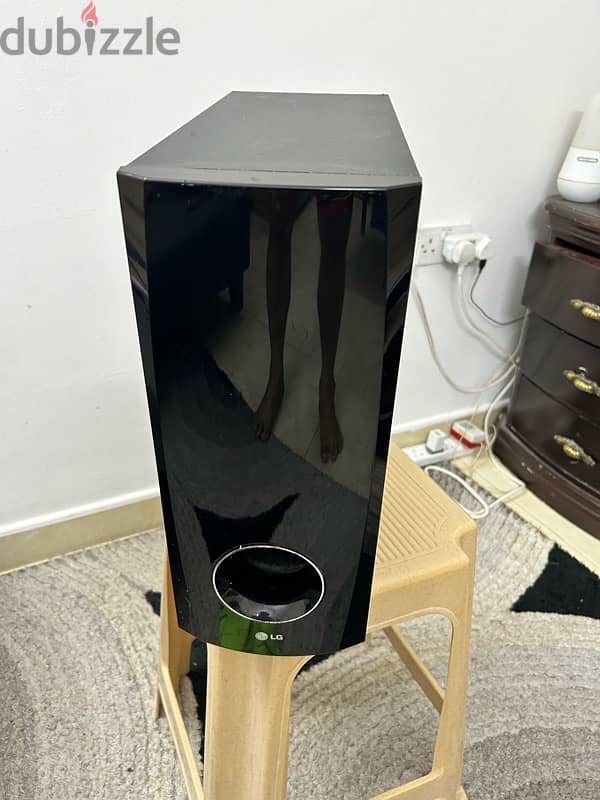 LG Subwoofer 2