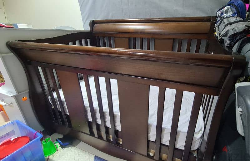 USED CRIB WITH MATTRESS 0