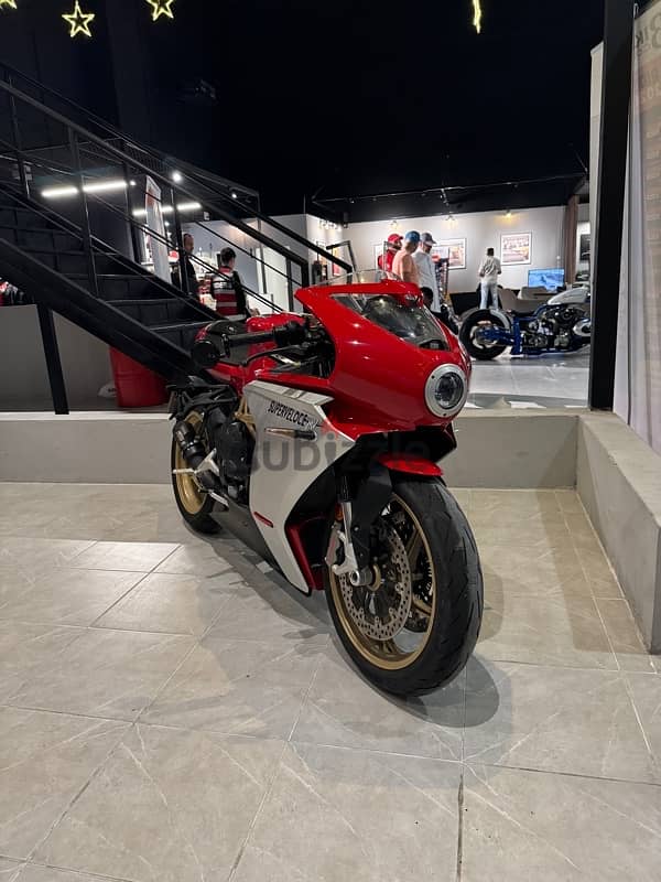 MV Agusta Superveloce 2021 1