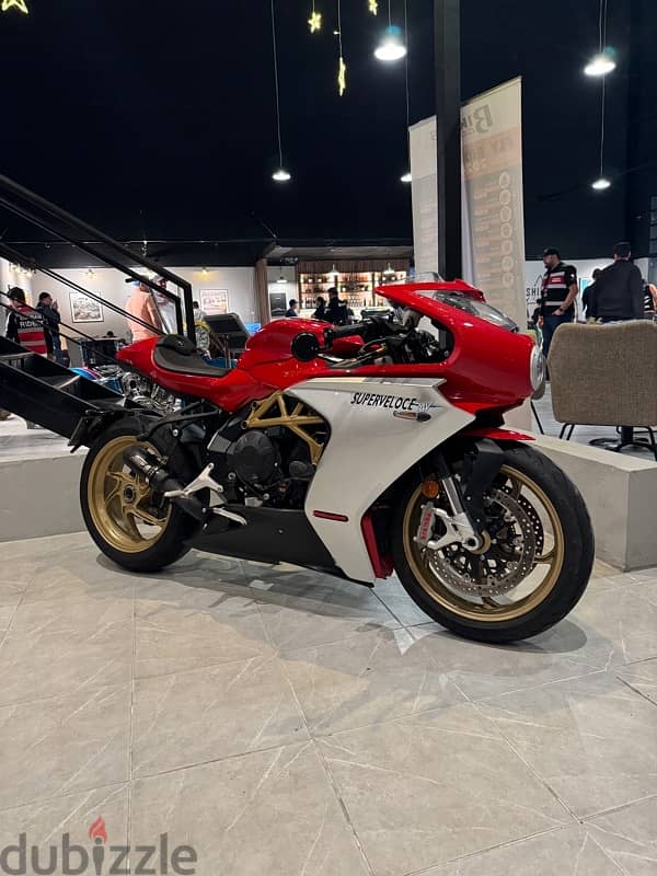 MV Agusta Superveloce 2021 2