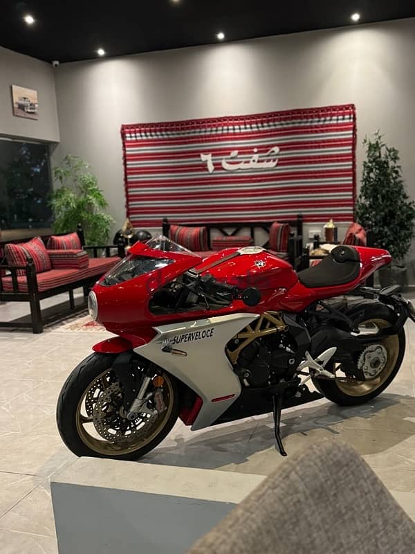 MV Agusta Superveloce 2021 4