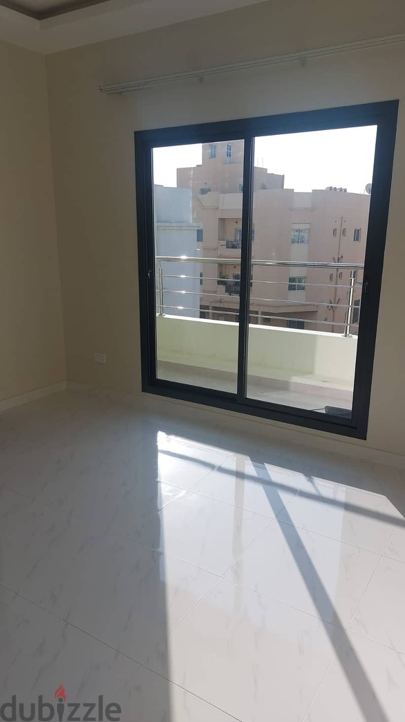 new building flat for rent with balcony in zinj 5