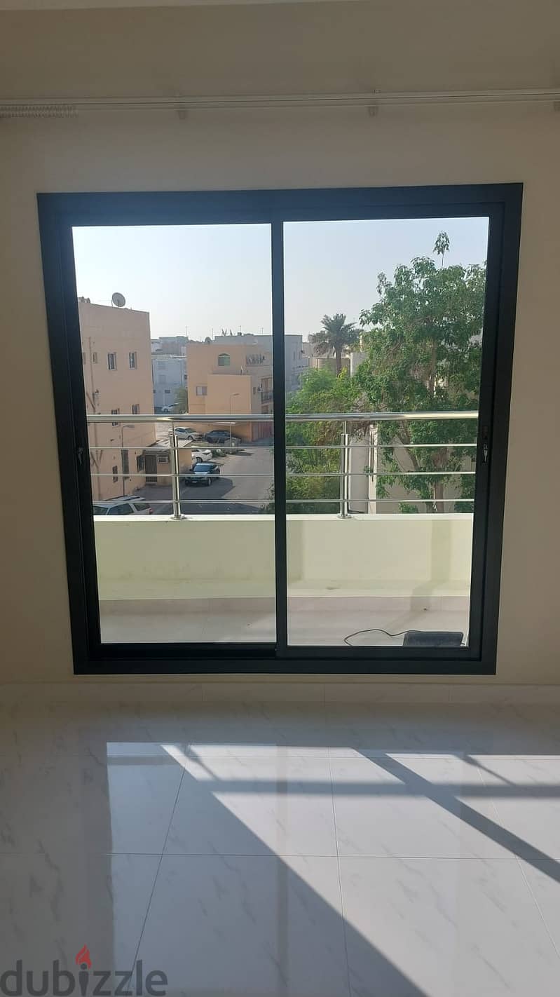 new building flat for rent with balcony in zinj 6